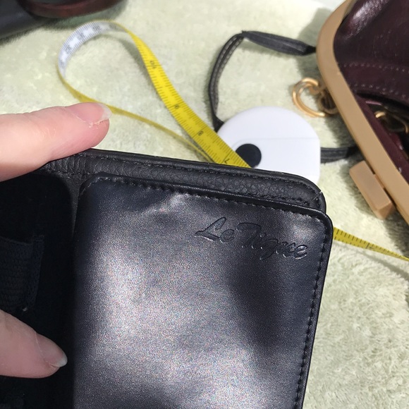 Le Tique  wristlet black and silver hardware defect see picture - Picture 9 of 10